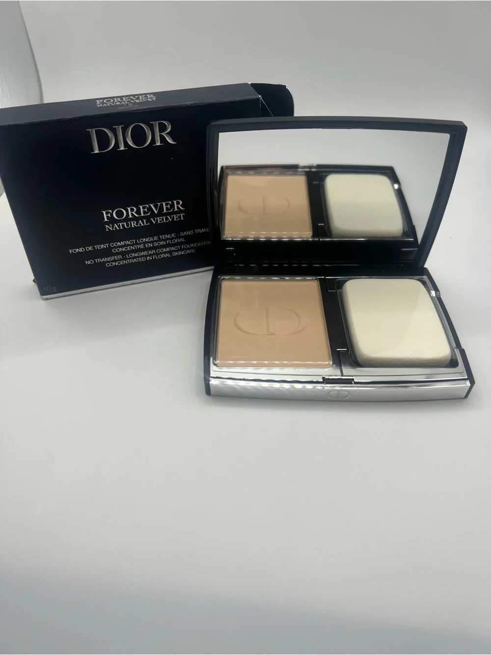 Dior Forever Natural Velvet Compact - Black and White Accents